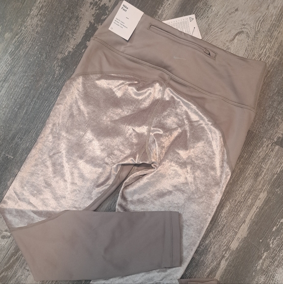 Nike velvet leggings - Picture 2 of 3